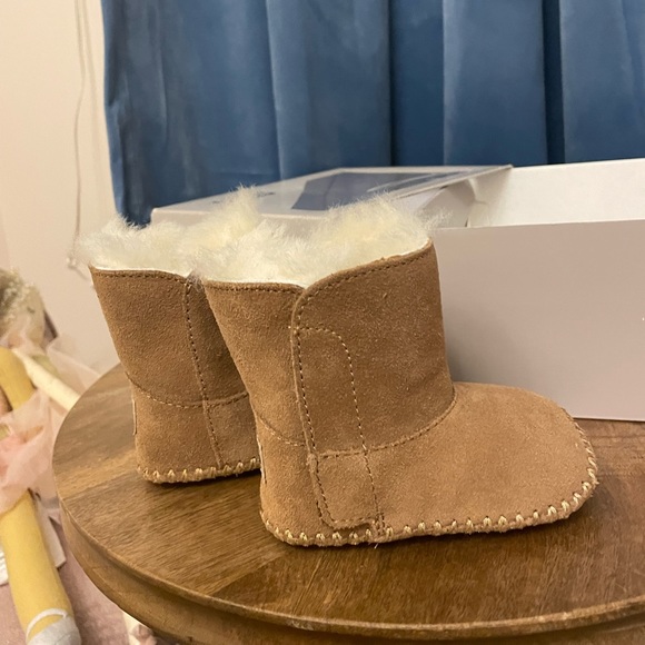 NIB Ugg Caden Bootie (Baby & Walker)0/1 Size - Picture 4 of 5
